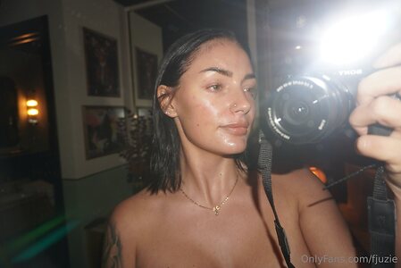 fjuzie Nude Leaked Photo #17