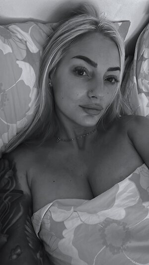 fjuzie Nude Leaked Photo #33