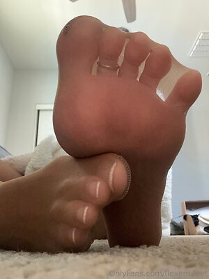 flexem feet Nude Leaked Photo #21