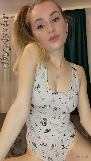florathecat Nude Leaked Photo #6