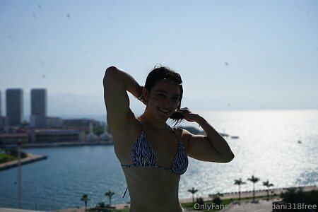 floresdani318free Nude Leaked Photo #22