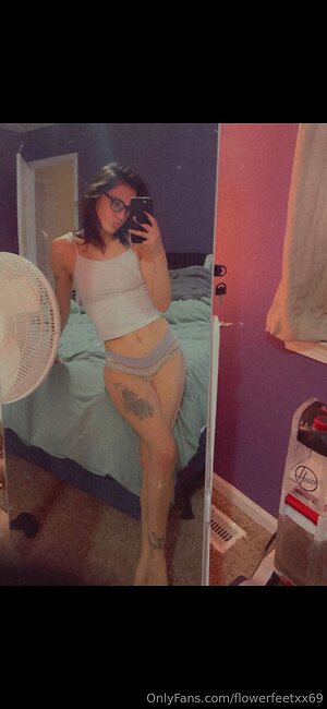 flowerfeetxx69 Nude Leaked Photo #2
