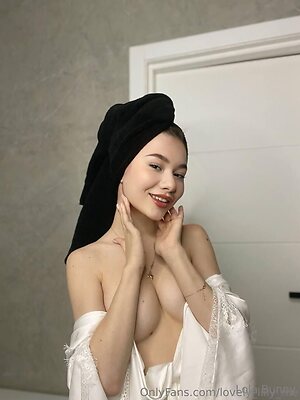 foxyuzumaki Nude Leaked Photo #32