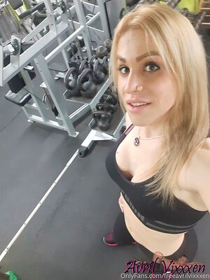 freeavrilvixxxen Nude Leaked Photo #14
