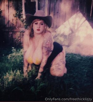 freethicklizzy Nude Leaked Photo #14