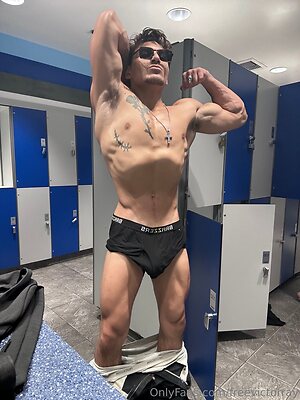 freevictorray Nude Leaked Photo #7