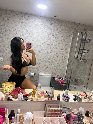 gabynapolesss Nude Leaked Photo #2