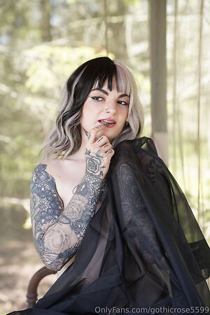 gothicrose5599 Nude Leaked Photo #5