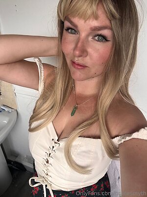 gracesmyth Nude Leaked Photo #12