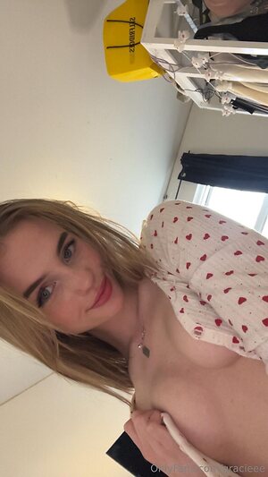 gracieee Nude Leaked Photo #4