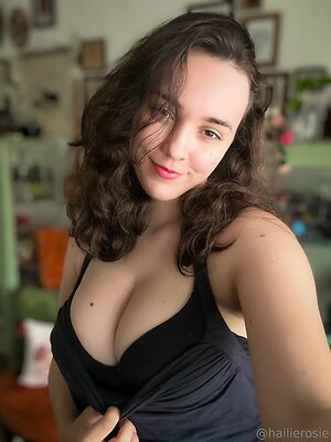 hailierosie Nude Leaked Photo #18