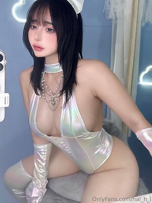 hal h l Nude Leaked Photo #24