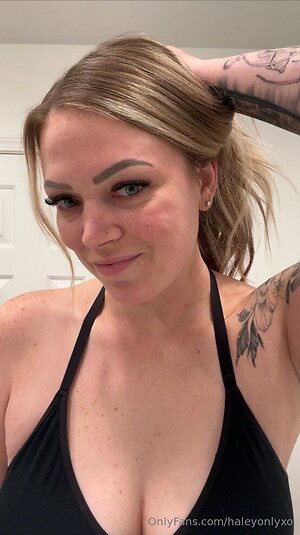 haleyonlyxo Nude Leaked Photo #10
