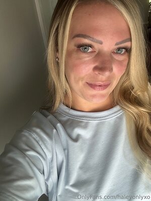 haleyonlyxo Nude Leaked Photo #11