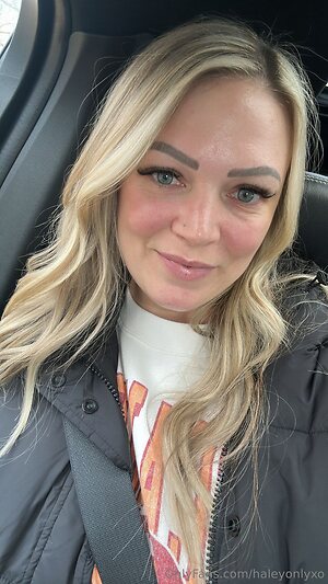 haleyonlyxo Nude Leaked Photo #22