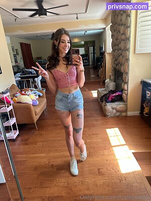 haleyreedx Nude Leaked Photo #21