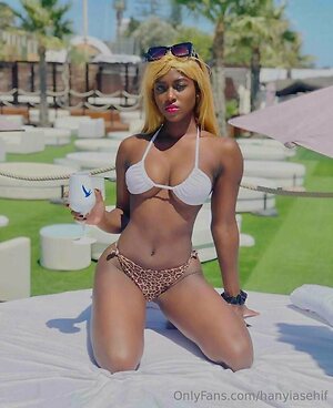 hanyiasehif Nude Leaked Photo #7