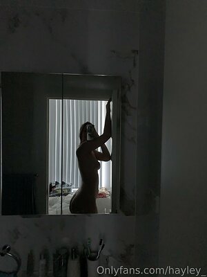 hayley  Nude Leaked Photo #3