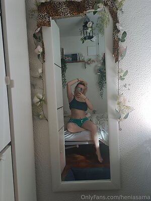 heniasama Nude Leaked Photo #7