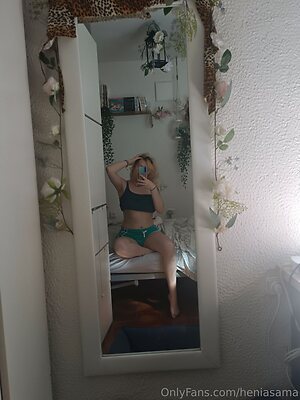 heniasama Nude Leaked Photo #8