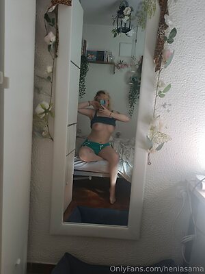 heniasama Nude Leaked Photo #9