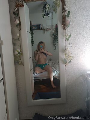 heniasama Nude Leaked Photo #10