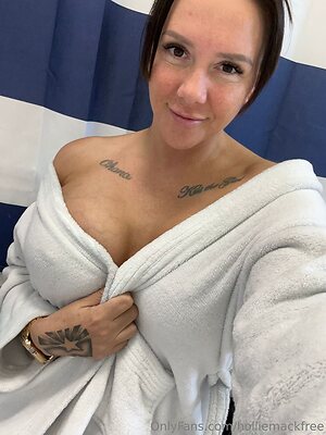 holliemackfree Nude Leaked Photo #4