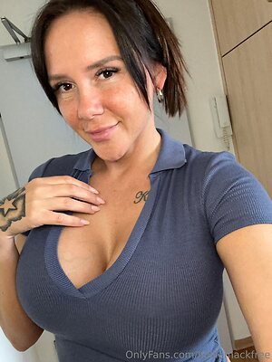 holliemackfree Nude Leaked Photo #13