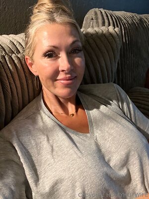 hollyhotwife Nude Leaked Photo #2