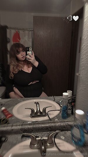 honeiilemonn Nude Leaked Photo #3