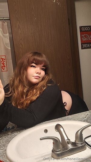 honeiilemonn Nude Leaked Photo #6