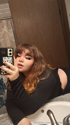 honeiilemonn Nude Leaked Photo #9