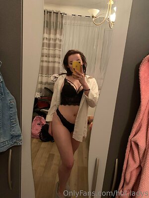 hot ladys Nude Leaked Photo #3