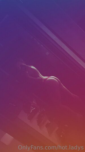 hot ladys Nude Leaked Photo #10