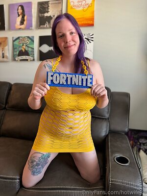 hotwifekk Nude Leaked Photo #9