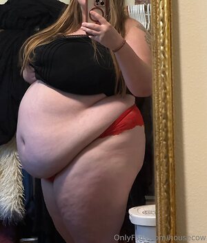 housecow Nude Leaked Photo #3