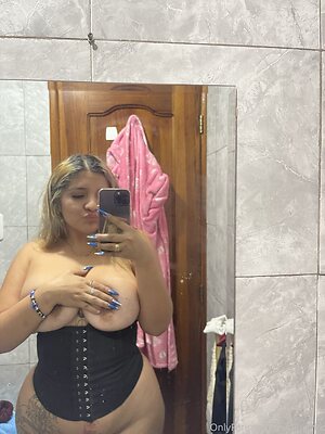 iamjuicykk Nude Leaked Photo #23