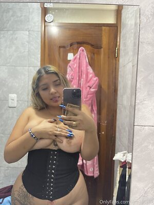 iamjuicykk Nude Leaked Photo #24