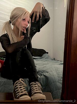 iammarsie 2 Nude Leaked Photo #12