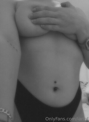 iarinf Nude Leaked Photo #31