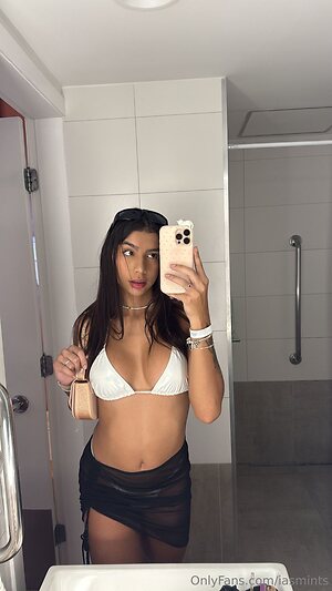 iasmints Nude Leaked Photo #3