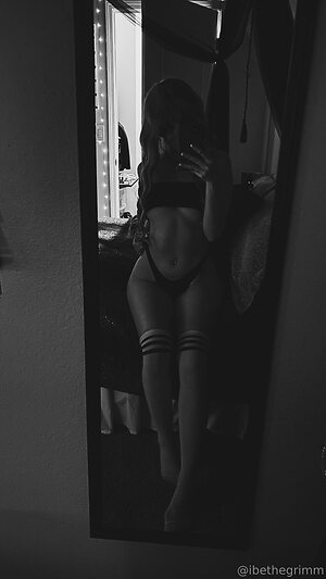 ibethegrimmx Nude Leaked Photo #8