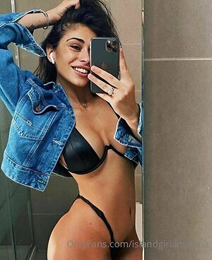 islandgirlangelina Nude Leaked Photo #7