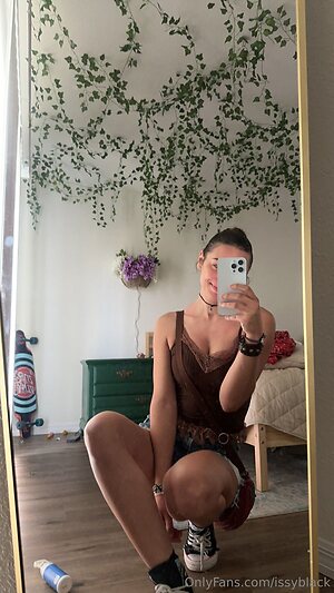 issyblack Nude Leaked Photo #14