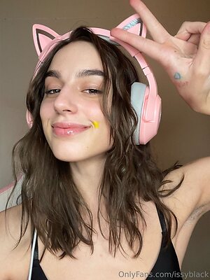 issyblack Nude Leaked Photo #26