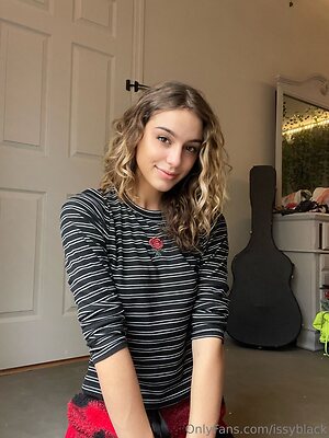 issyblack Nude Photos