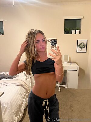 its-chloeee Nude Leaked Photo #15