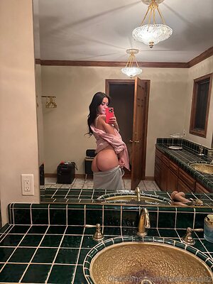 itsalinalopez Nude Leaked Photo #2