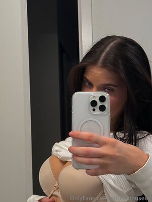 itsellableu Nude Leaked Photo #3