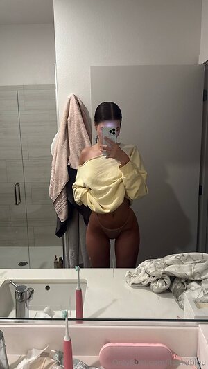 itsellableu Nude Leaked Photo #4